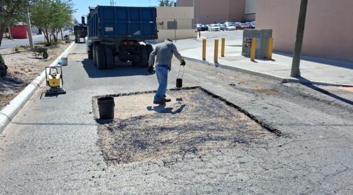 REPARA GOBIERNO DE REYNOSA VIALIDADES EN COLONIAS JACINTO LÓPEZ Y AMPLIACIÓN PUERTA GRANDE