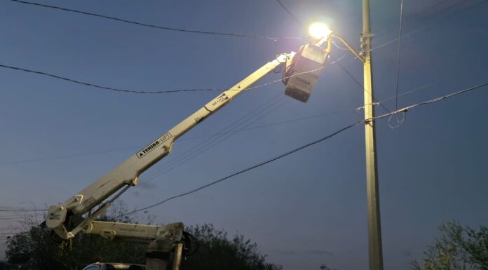 REFUERZA MUNICIPIO ALUMBRADO PÚBLICO EN COLONIAS DE REYNOSA