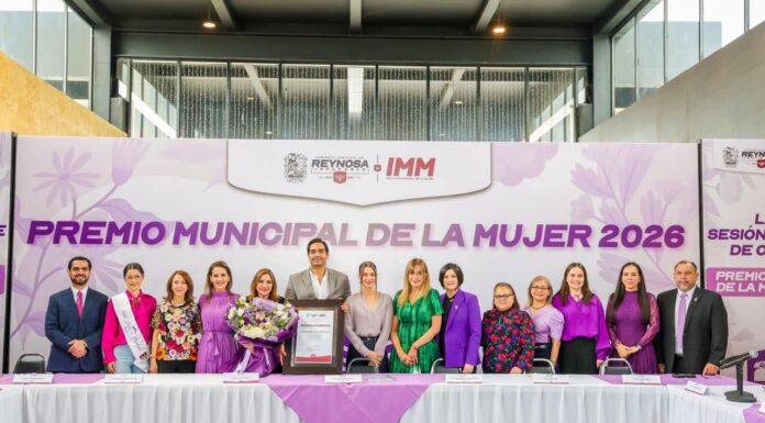 ENTREGÓ CARLOS PEÑA ORTIZ EL PREMIO MUNICIPAL DE LA MUJER 2026 A LA SRA. SONIA MAIDE FAZ DE GARZA CANTÚ