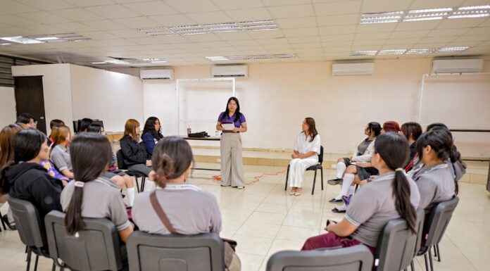 IMPULSA DIF REYNOSA EL DESARROLLO DE ESTUDIANTES CON PLÁTICA “MUJERES EXITOSAS”