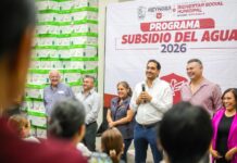 RECONOCE CARLOS PEÑA ORTIZ A TRABAJADORES DE LA SALUD CON PROGRAMA SOCIAL MUNICIPAL