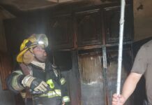 VELADORA PROVOCA INCENDIO EN VIVIENDA DE CAMARGO; DAÑOS SOLO EN UNA HABITACIÓN