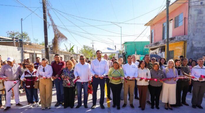ALCALDE CARLOS PEÑA ORTIZ INAUGURA NUEVA CALLE PAVIMENTADA EN LA COLONIA AMPLIACIÓN 16 DE SEPTIEMBRE