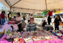 PROMUEVE DIF-REYNOSA PARTICIPACIÓN DE ADULTOS MAYORES CON VENTA DE MANUALIDADES