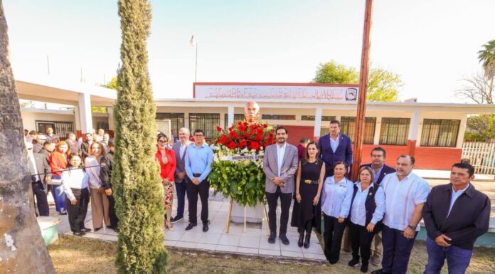 CONMEMORÓ ALCALDE CARLOS PEÑA ORTIZ 220 AÑOS DEL NATALICIO DE BENITO JUÁREZ CON AUTORIDADES CIVILES Y MILITARES