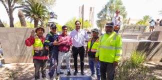 COLOCARON JÓVENES Y ALCALDE UNA CÁPSULA DEL TIEMPO EN LA PLAZA PRINCIPAL DE REYNOSA