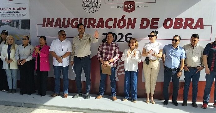 ALCALDE Y VECINOS INAUGURAN PAVIMENTACIÓN HIDRÁULICA EN COLONIA REVOLUCIÓN OBRERA