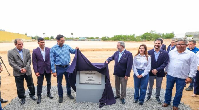 DEVELÓ CARLOS PEÑA ORTIZ PRIMERA PIEDRA DEL MULTICOMERCIAL REYNOSA CON ESTIBEN HANDAL DABDOUB