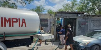 APOYA COMAPA CON SUMINISTRO DE AGUA POR MEDIO DE PIPAS EN LA COL. RINCÓN DE LAS FLORES