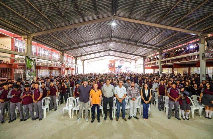 PRESENTÓ CARLOS PEÑA ORTIZ CONFERENCIA MOTIVACIONAL CON EL CAMPEÓN MUNDIAL JULIO CÉSAR CHÁVEZ