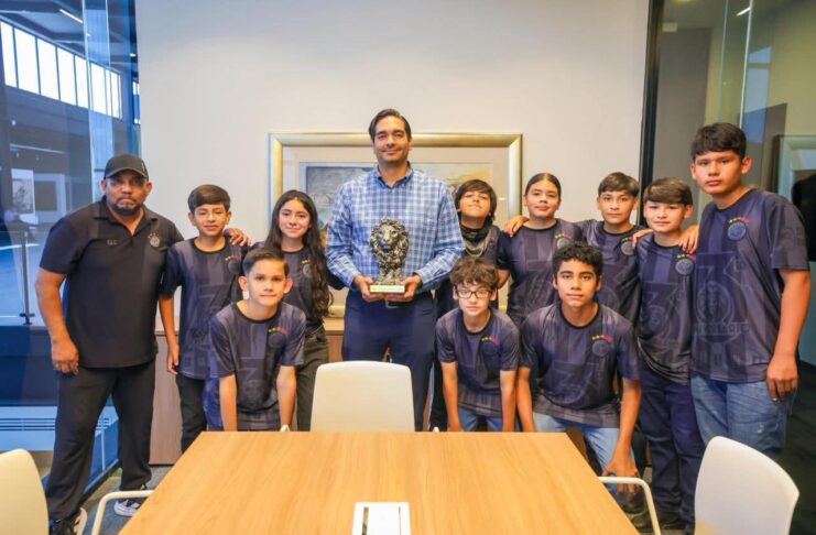 REAFIRMÓ CARLOS PEÑA ORTIZ AL EQUIPO LEONES NEGROS SU COMPROMISO CON EL DEPORTE