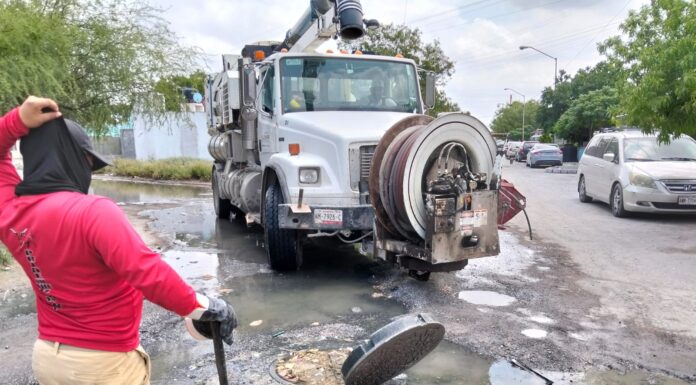 REPARÓ COMAPA DERRAME DE DRENAJE EN INTEGRACIÓN FAMILIAR