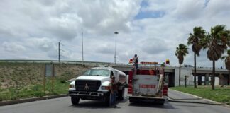ATIENDE PROTECCION CIVIL Y BOMBEROS EMERGENCIA EN BULEVAR HIDALGO Y LIBRAMIENTO A MONTERREY