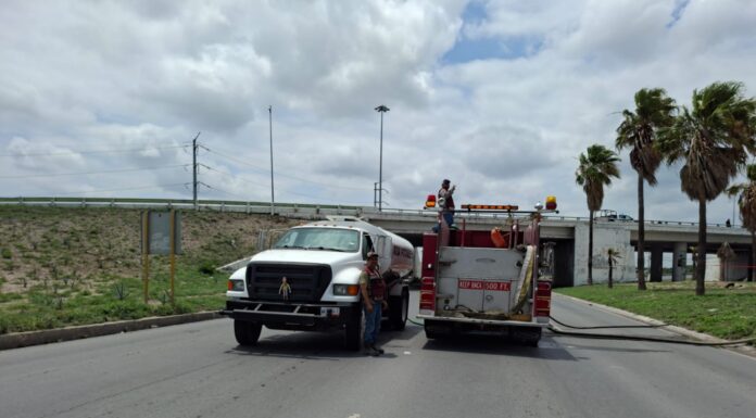 ATIENDE PROTECCION CIVIL Y BOMBEROS EMERGENCIA EN BULEVAR HIDALGO Y LIBRAMIENTO A MONTERREY