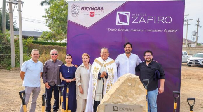COLOCÓ CARLOS PEÑA ORTIZ PRIMERA PIEDRA DEL CENTRO COMERCIAL DISTRITO ZAFIRO EN REYNOSA