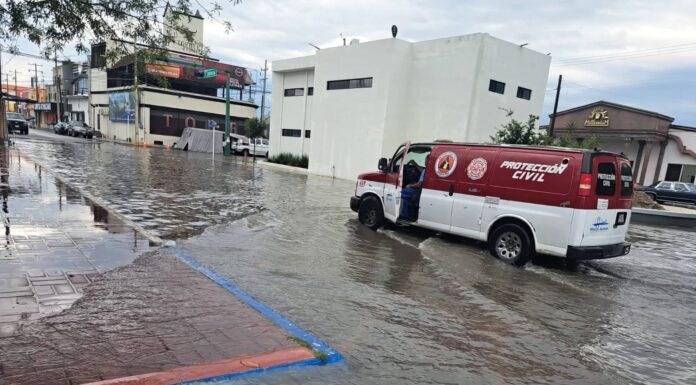 TORMENTA PROVOCA INUNDACIONES EN EL CENTRO DE MIGUEL ALEMÁN; PROTECCIÓN CIVIL ACORDONA VIALIDADES