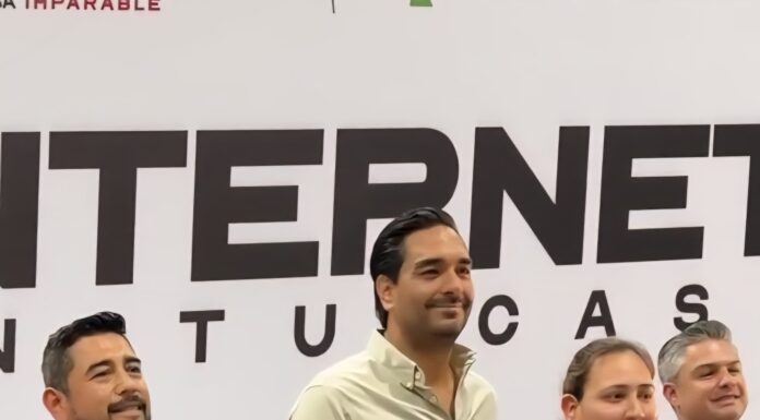 ALCALDE CARLOS PEÑA ORTIZ IMPULSA CONECTIVIDAD DIGITAL CON ENTREGA DE COMPUTADORAS Y MÓDEMS A FAMILIAS VULNERABLES