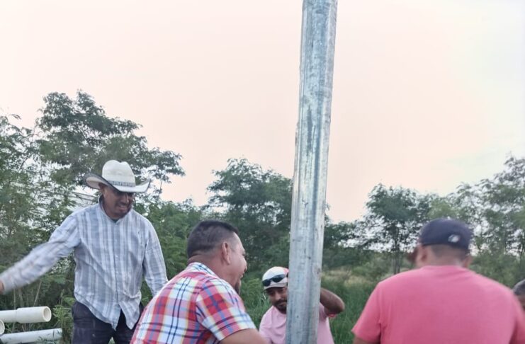 INSTALÓ COMAPA BOMBA SUMERGIBLE EN RINCÓN DE LAS FLORES