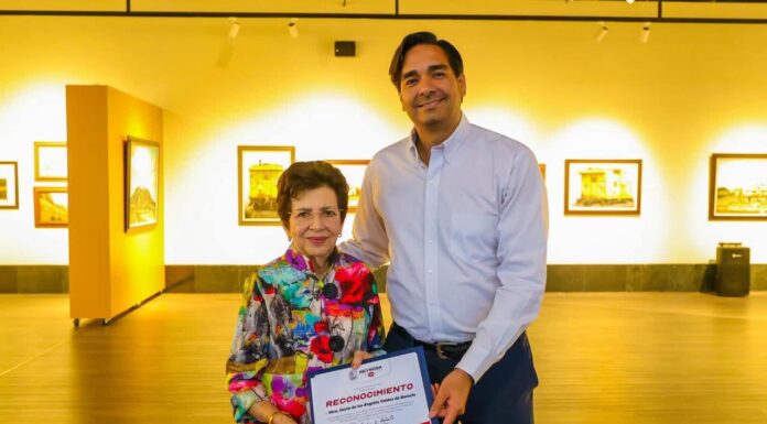 CORTÓ ALCALDE CARLOS PEÑA ORTIZ EL LISTÓN INAUGURAL DE LA OBRA PICTÓRICA DE MÁNGELES BAROCIO