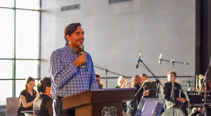 EL ALCALDE CARLOS PEÑA ORTIZ PRESENTÓ LA NOCHE DE MUSEOS «ENTRE CUERDAS Y ACORDES» CON LLENO TOTAL EN EL MUSEO DEL FERROCARRIL