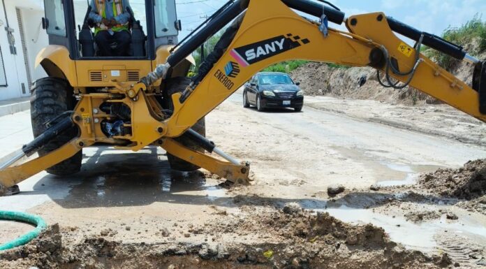 REPARÓ COMAPA FUGA DE AGUA POTABLE EN FUENTES COLONIALES