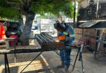 GOBIERNO DE REYNOSA FABRICA Y COLOCA REJILLAS PLUVIALES PARA OPTIMIZAR RECURSOS Y MEJORAR INFRAESTRUCTURA URBANA