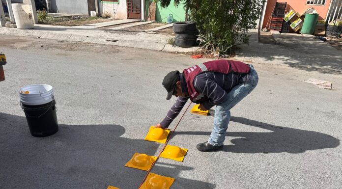 MEJORA GOBIERNO DE CARLOS PEÑA ORTIZ SEGURIDAD VIAL CON INSTALACIÓN DE BOYAS DE TRÁFICO