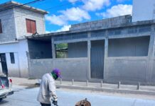 REALIZÓ COMAPA LIMPIEZA DE POZOS DE VISITA EN LA COLONIA HUMBERTO VALDEZ RICHAUD