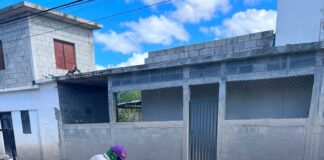 REALIZÓ COMAPA LIMPIEZA DE POZOS DE VISITA EN LA COLONIA HUMBERTO VALDEZ RICHAUD