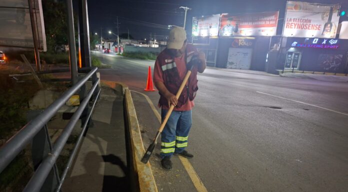 AVANZA MANTENIMIENTO URBANO DE REYNOSA MEDIANTE TRABAJÓ NOCTURNO DEL MUNICIPIO