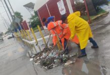 ATIENDE COMAPA LIMPIEZA DE PLUVIALES EN DISTINTOS SECTORES DE LA CIUDAD