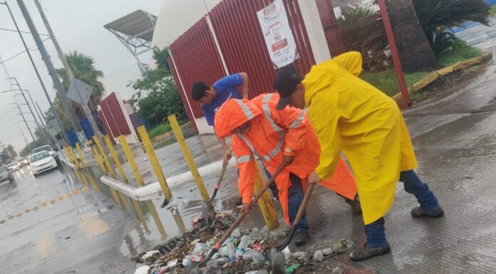 ATIENDE COMAPA LIMPIEZA DE PLUVIALES EN DISTINTOS SECTORES DE LA CIUDAD