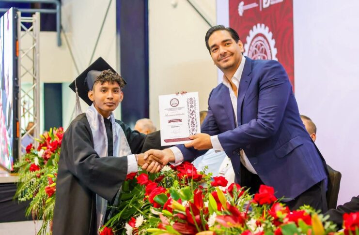 PRESIDIÓ ALCALDE CARLOS PEÑA ORTIZ GRADUACIÓN DE GENERACIÓN LIII DEL CBTIS 7 CON LA DIRECTORA BRENDA LILIA GODINA TOVÍAS