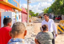 CARLOS PEÑA ORTIZ SUPERVISA PAVIMENTACIÓN DE LA CALLE EMILIO PORTES GIL PARA GARANTIZAR UNA OBRA DE CALIDAD