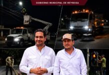 CARLOS PEÑA ORTIZ Y ANTONIO CHÁVEZ HERRERA SUPERVISAN EL TRABAJO NOCTURNO DE CUADRILLAS DE SERVICIOS PÚBLICOS EN REYNOSA