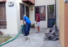 CONTINÚA COMAPA ABASTECIENDO CON PIPAS A COLONIAS AFECTADAS
