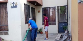 CONTINÚA COMAPA ABASTECIENDO CON PIPAS A COLONIAS AFECTADAS