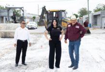 SUPERVISA ALCALDESA NATALY GARCÍA AVANCE DE PAVIMENTACIÓN EN LA CALLE CEREZOS