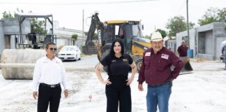 SUPERVISA ALCALDESA NATALY GARCÍA AVANCE DE PAVIMENTACIÓN EN LA CALLE CEREZOS