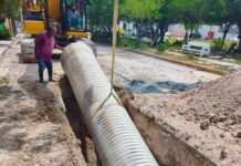 AVANZA GOBIERNO DE CARLOS PEÑA ORTIZ EN CONSTRUCCIÓN DE COLECTOR SANITARIO DE LA LEAL PUENTE