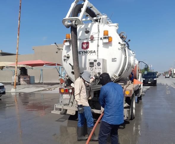 FORTALECE COMAPA FUNCIONAMIENTO DEL DRENAJE SANITARIO EN LA COLONIA VISTA HERMOSA
