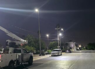 REFUERZAN ALUMBRADO PÚBLICO EN PLAZA DE RANCHO GRANDE EN REYNOSA