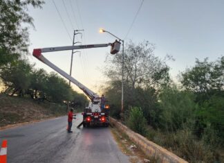REALIZÓ GOBIERNO DE CARLOS PEÑA ORTIZ MANTENIMIENTO DE ALUMBRADO EN BULEVARES Y COLONIAS