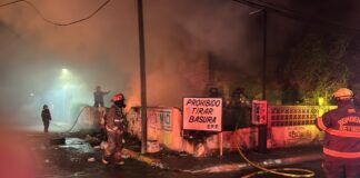 COMBATE INCENDIO PROTECCIÓN CIVIL Y BOMBEROS EN ZONA CENTRO DE REYNOSA