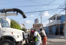 TRABAJA COMAPA EN EL SONDEO DE LÍNEAS DE DRENAJE SANITARIO EN DISTINTOS SECTORES
