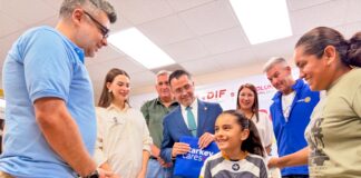 RECIBE SAMARA APARATOS AUDITIVOS QUE LE PERMITIRÁN SEGUIR CANTANDO