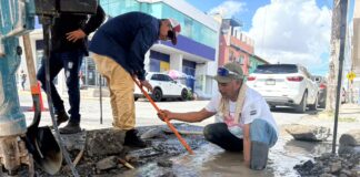 TRABAJA COMAPA EN REPARACIÓN DE FUGAS DE AGUA POTABLE EN LA ZONA CENTRO
