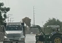 REALIZÓ SERVICIOS PÚBLICOS LIMPIEZA EN CALLE PRINCIPAL DE RIVERAS DEL AEROPUERTO