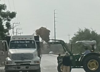 REALIZÓ SERVICIOS PÚBLICOS LIMPIEZA EN CALLE PRINCIPAL DE RIVERAS DEL AEROPUERTO