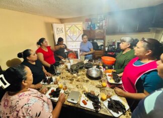 CAPACITAN A MUJERES DE LOS VILLARREALES CON CURSO DE CHORIZO ARTESANAL